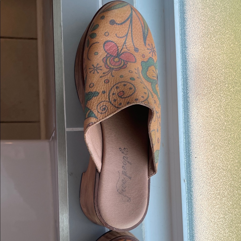 Free People Patsy Brown Floral Leather Clogs - Picture 11 of 13